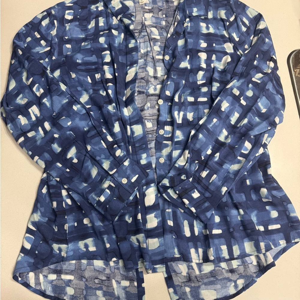 Per Se Navy and White Abstract Shirt